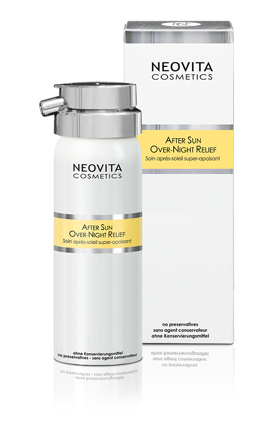 NEOVITA Cosmetics After Sun Over-Night Relief. Regenerierende Pflege in weißer Flasche mit silbernem Spender und gelbem Etikett, gezeigt mit passender Produktverpackung.